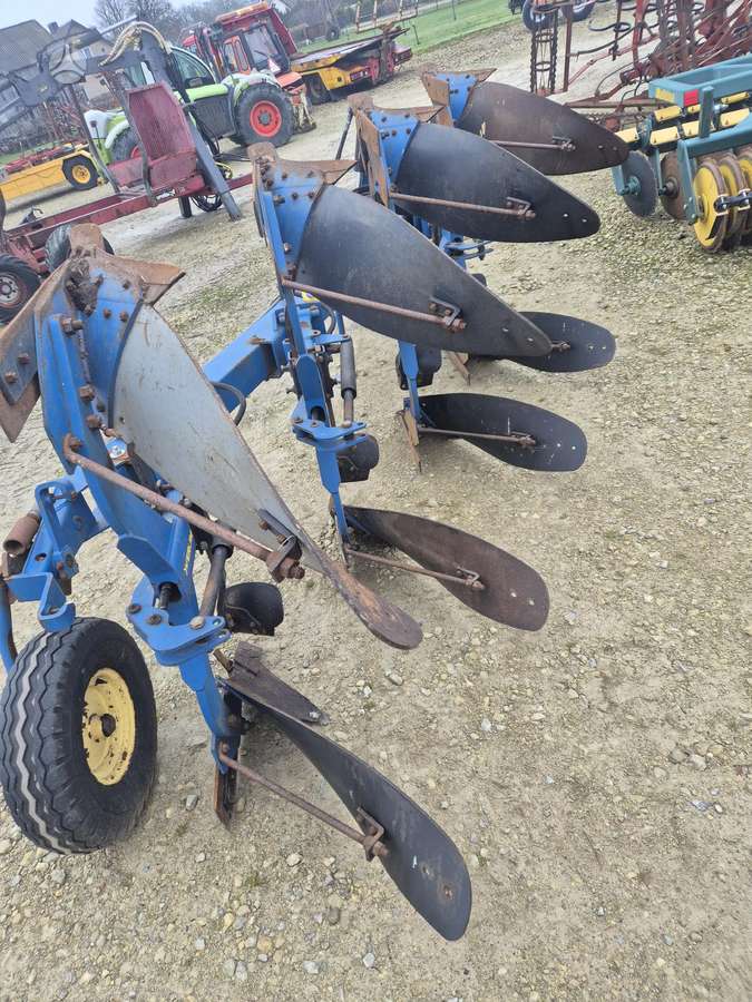 Överum 4x4 CX490H, ploughs