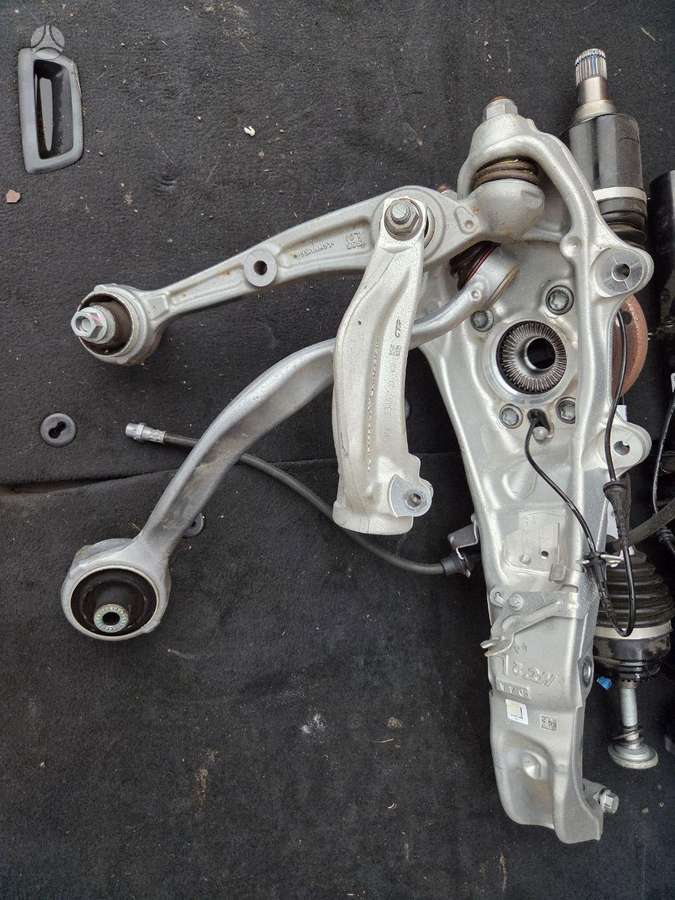 BMW XM детали шасси