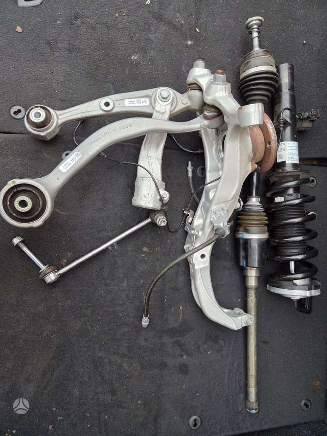 BMW XM детали шасси