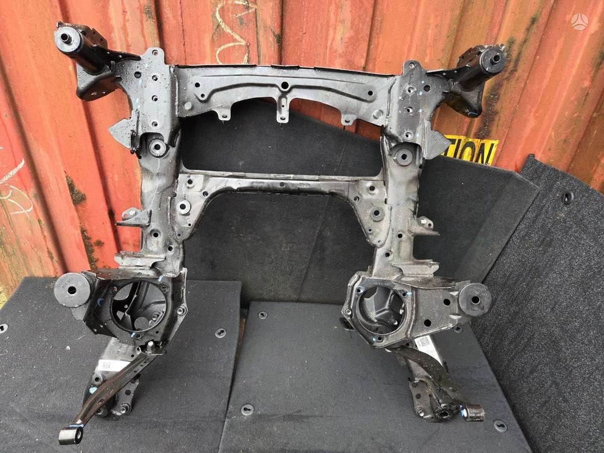 BMW XM chassis parts