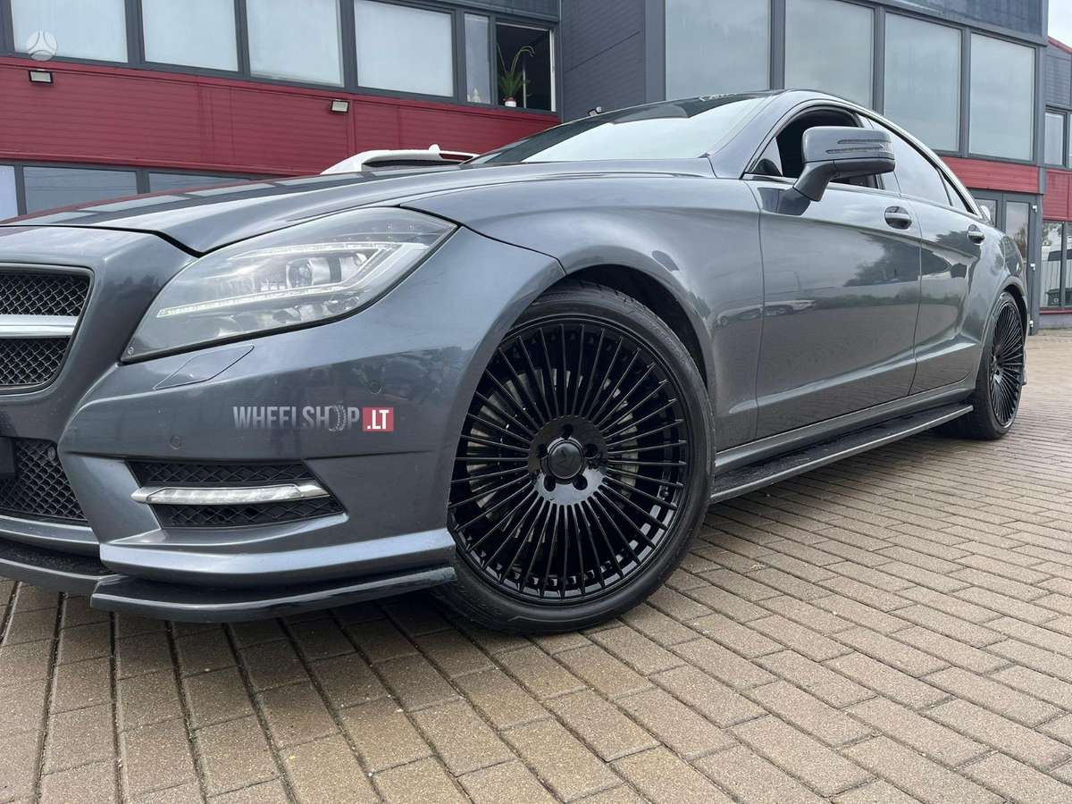 RIVIERA RV1 Gloss Black, light alloy, R22