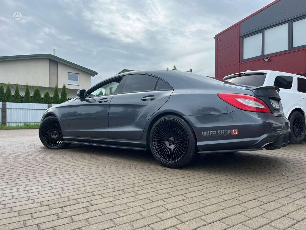 RIVIERA RV1 Gloss Black, легкосплавные , R20