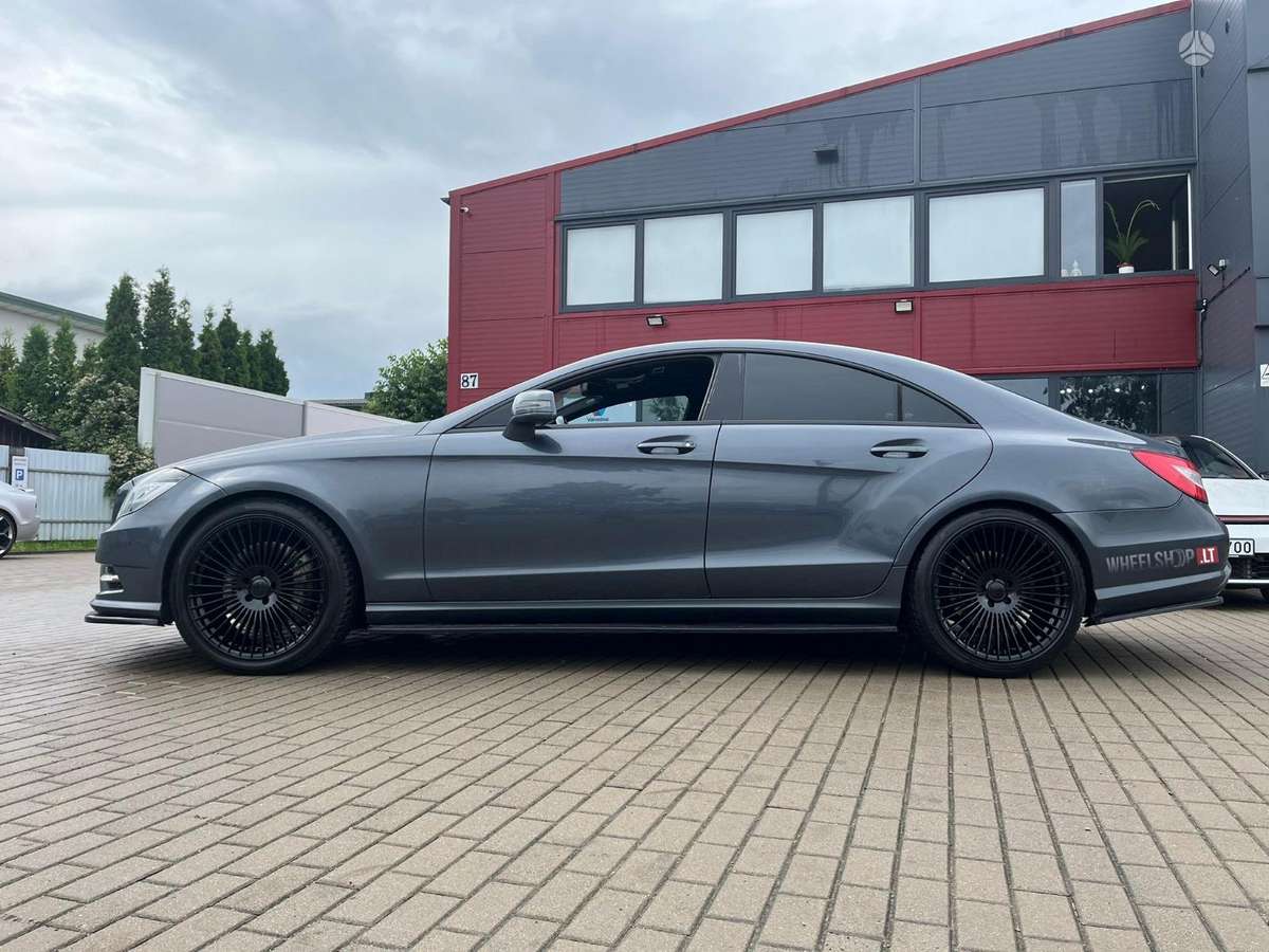 RIVIERA RV1 Gloss Black, легкосплавные , R20