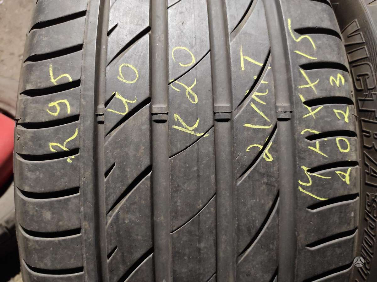 Continental (ZieminesUniversaliosVasarines, winter 295/40 R20