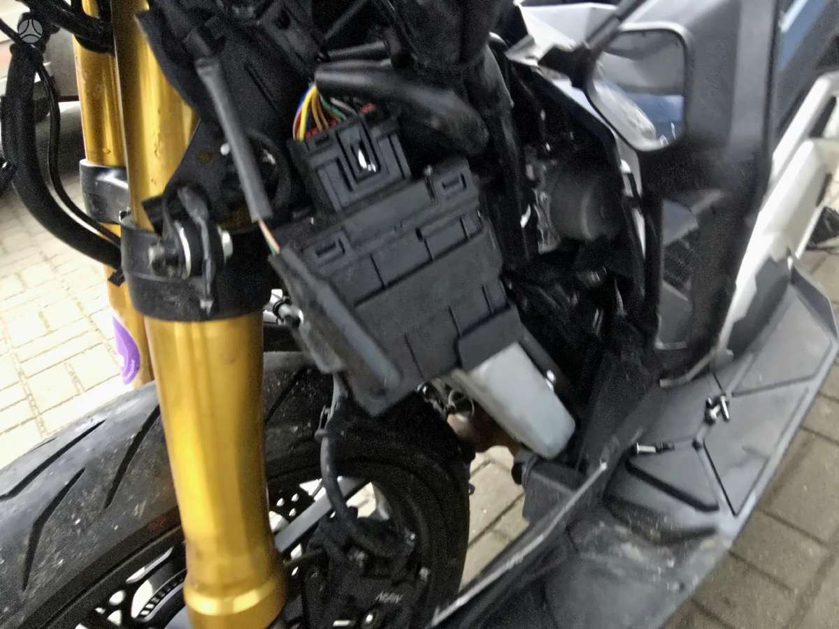 Honda Forza, scooters / mopeds