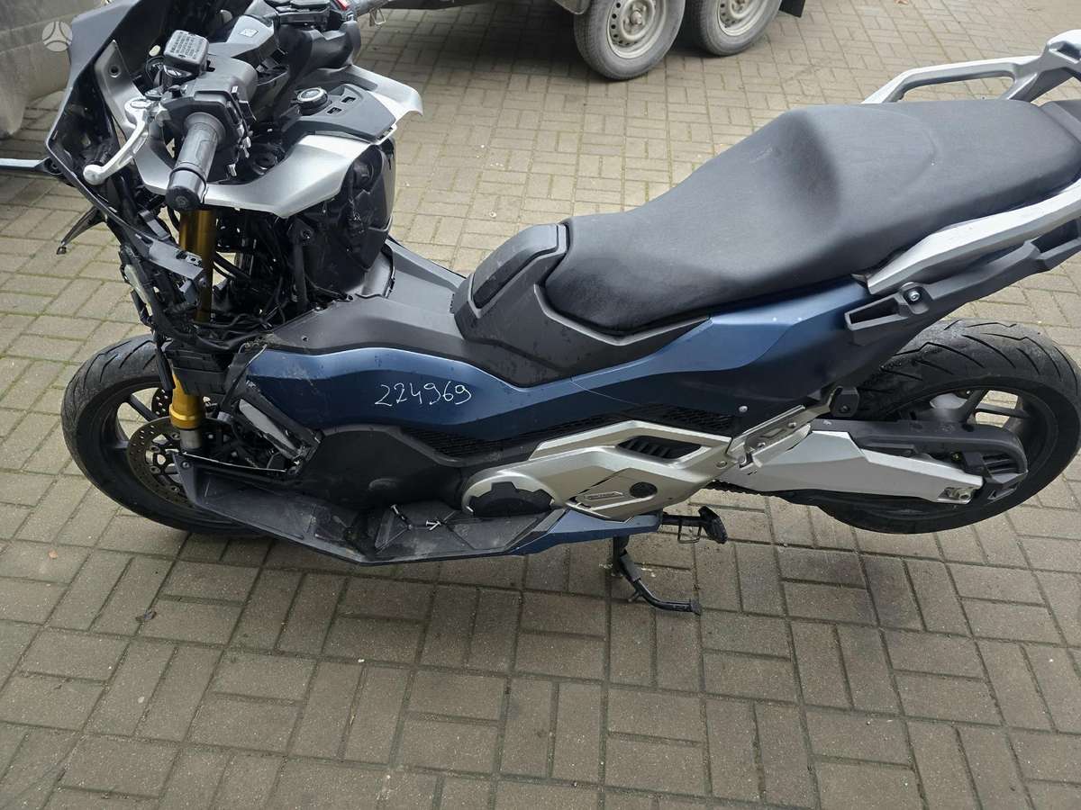 Honda Forza, scooters / mopeds