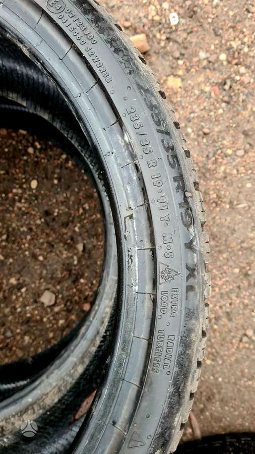 Continental, всесезонные 235/35 R19