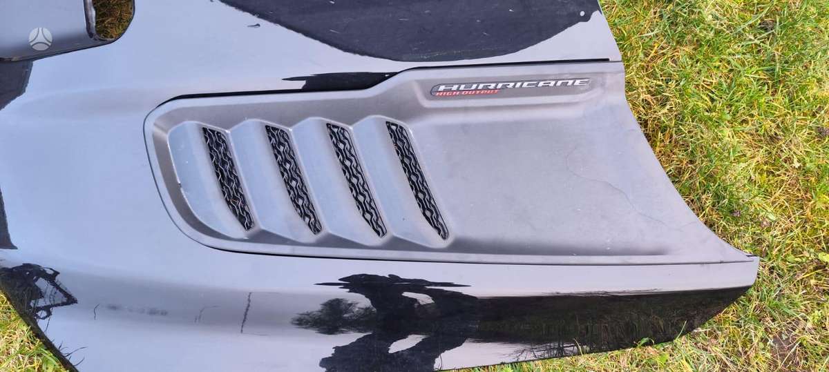 Dodge Ram Trx dalys nuotraukose su defektais