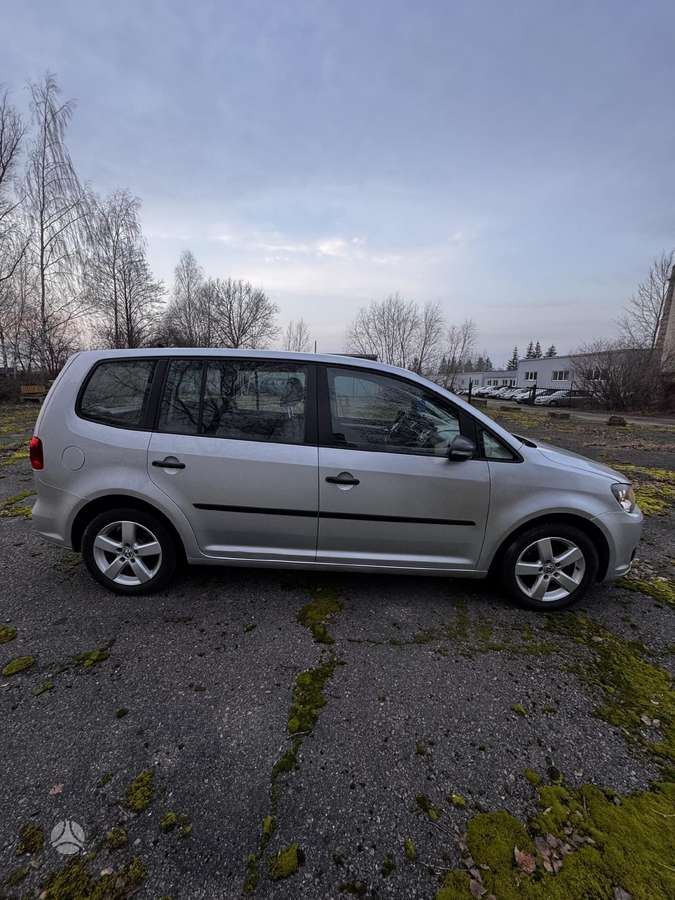 Volkswagen Touran - 4