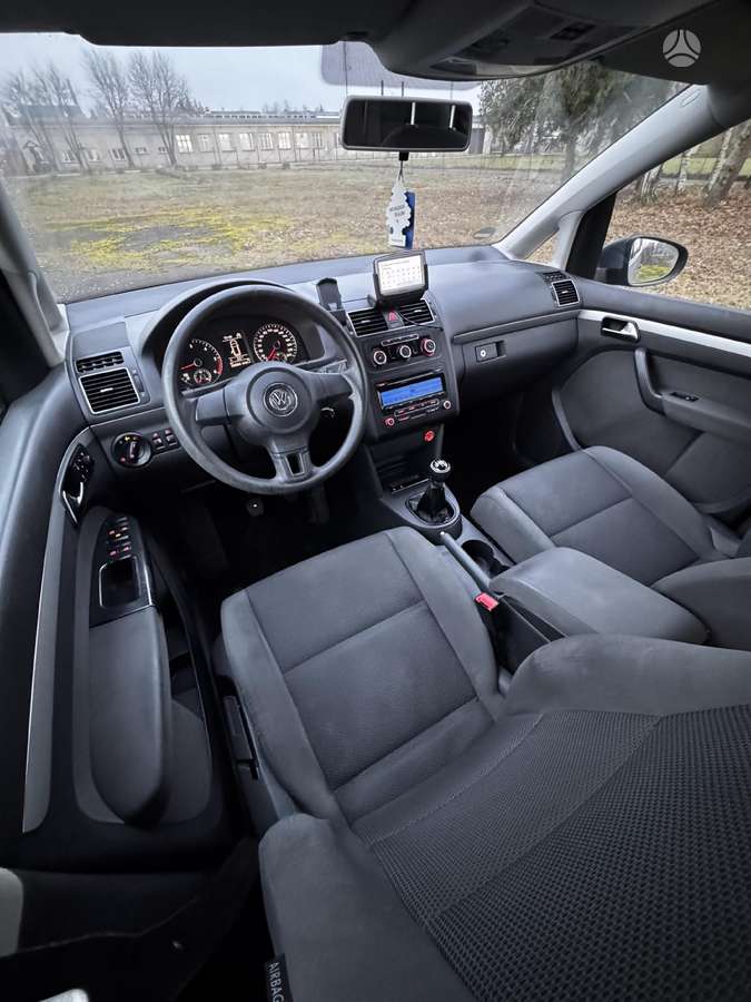 Volkswagen Touran - 10