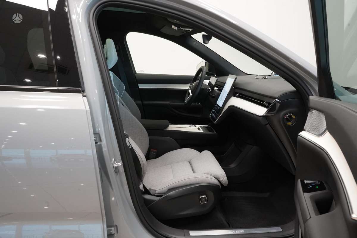 Volvo EX90 - 10