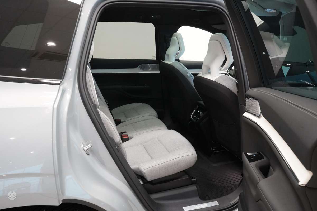 Volvo EX90 - 12
