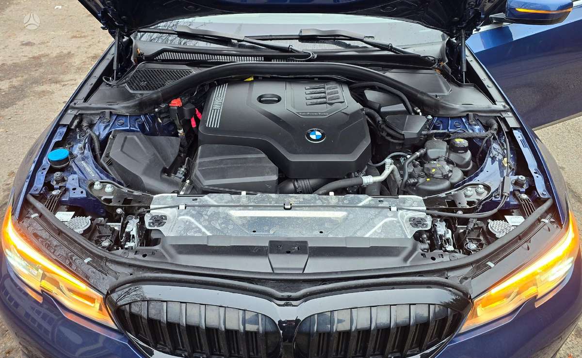 BMW 330, 2.0 l., Седан