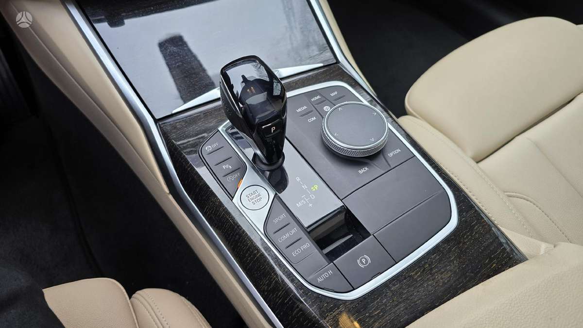 BMW 330, 2.0 l., Седан