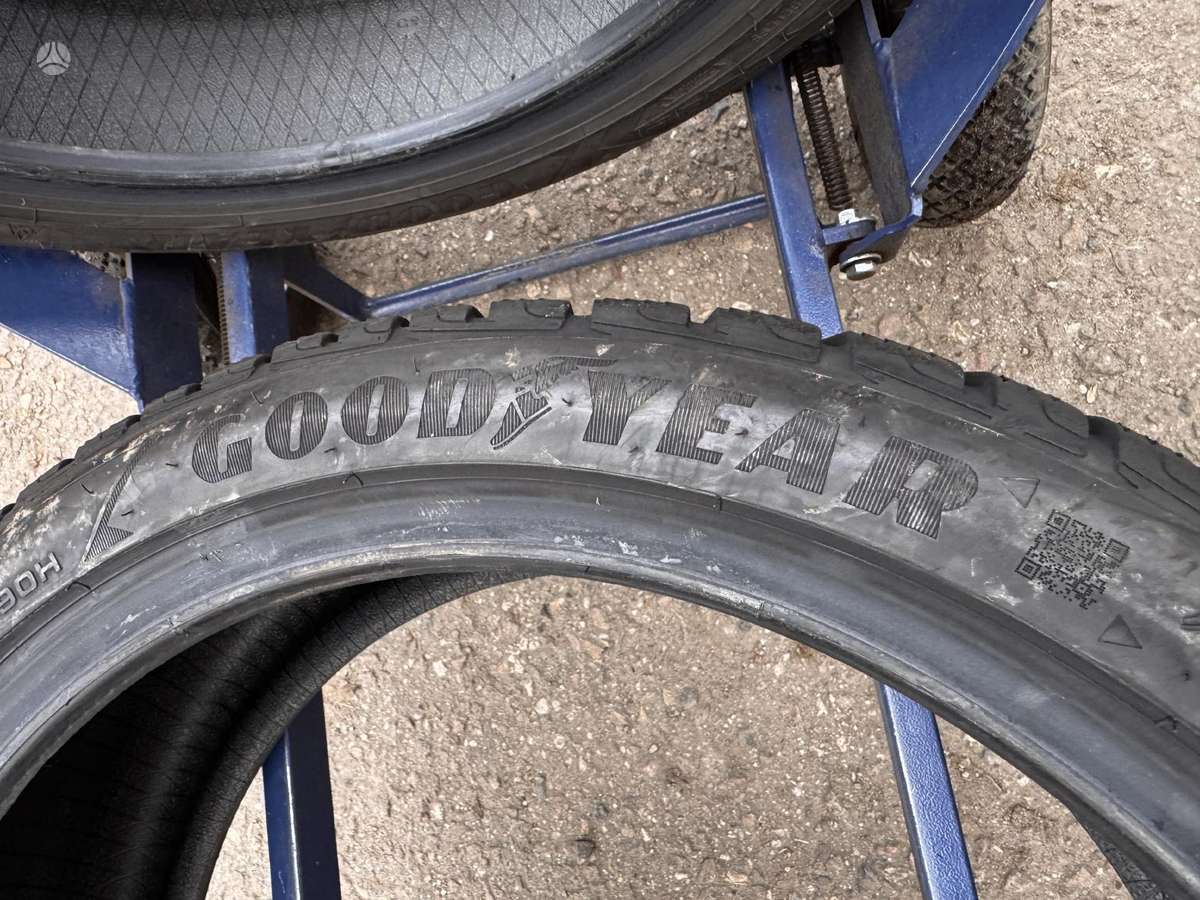 Goodyear UltraGrip Performance, winter 205/45 R18