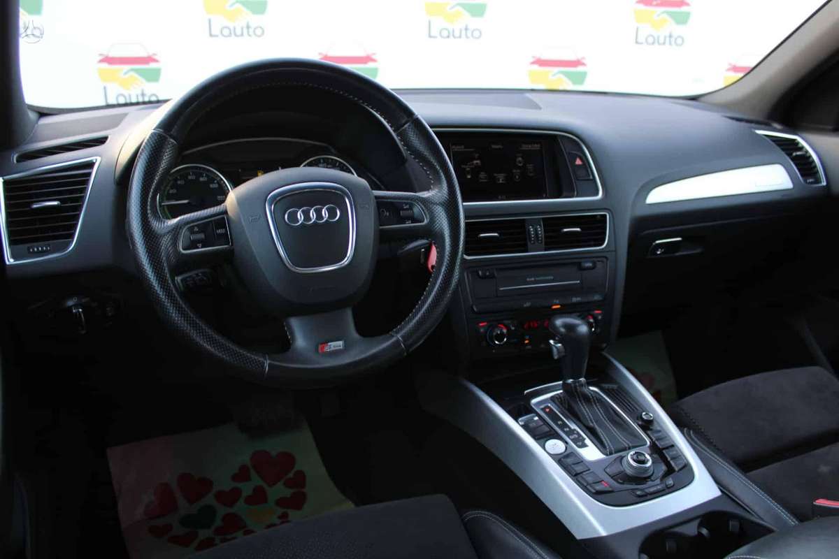 Audi Q5, 2.0 l., off-road / crossover