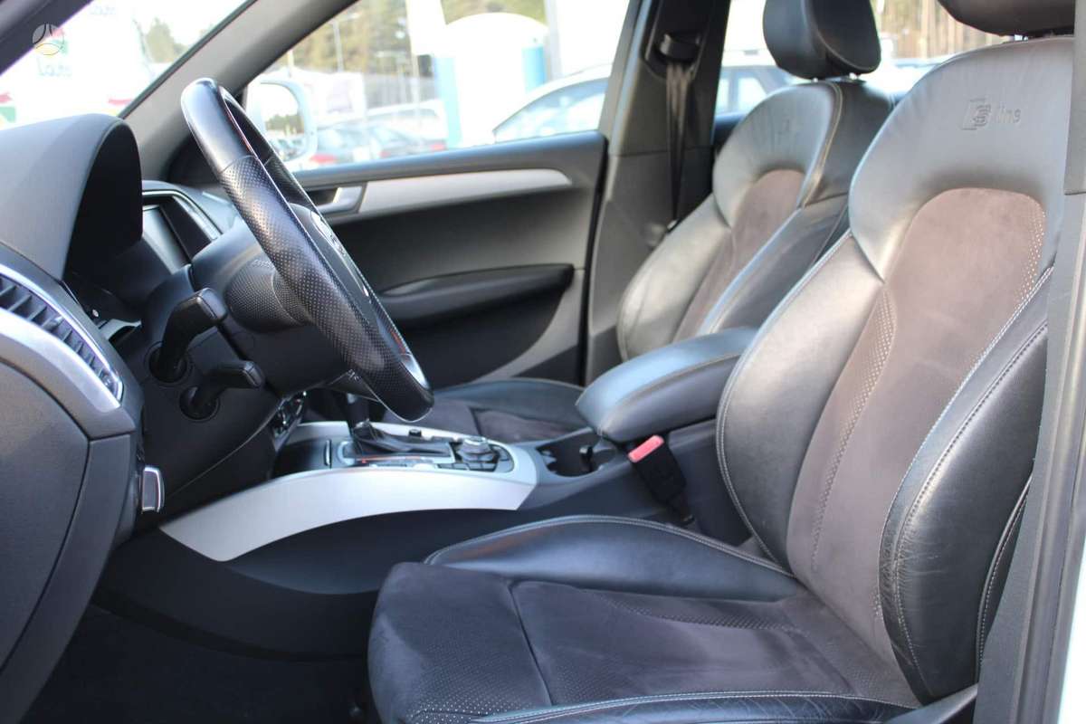 Audi Q5, 2.0 l., off-road / crossover