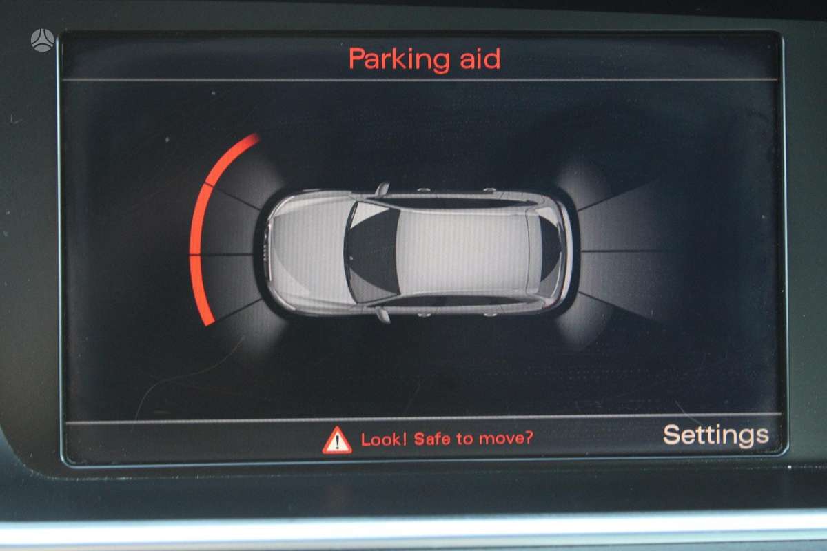 Audi Q5, 2.0 l., off-road / crossover