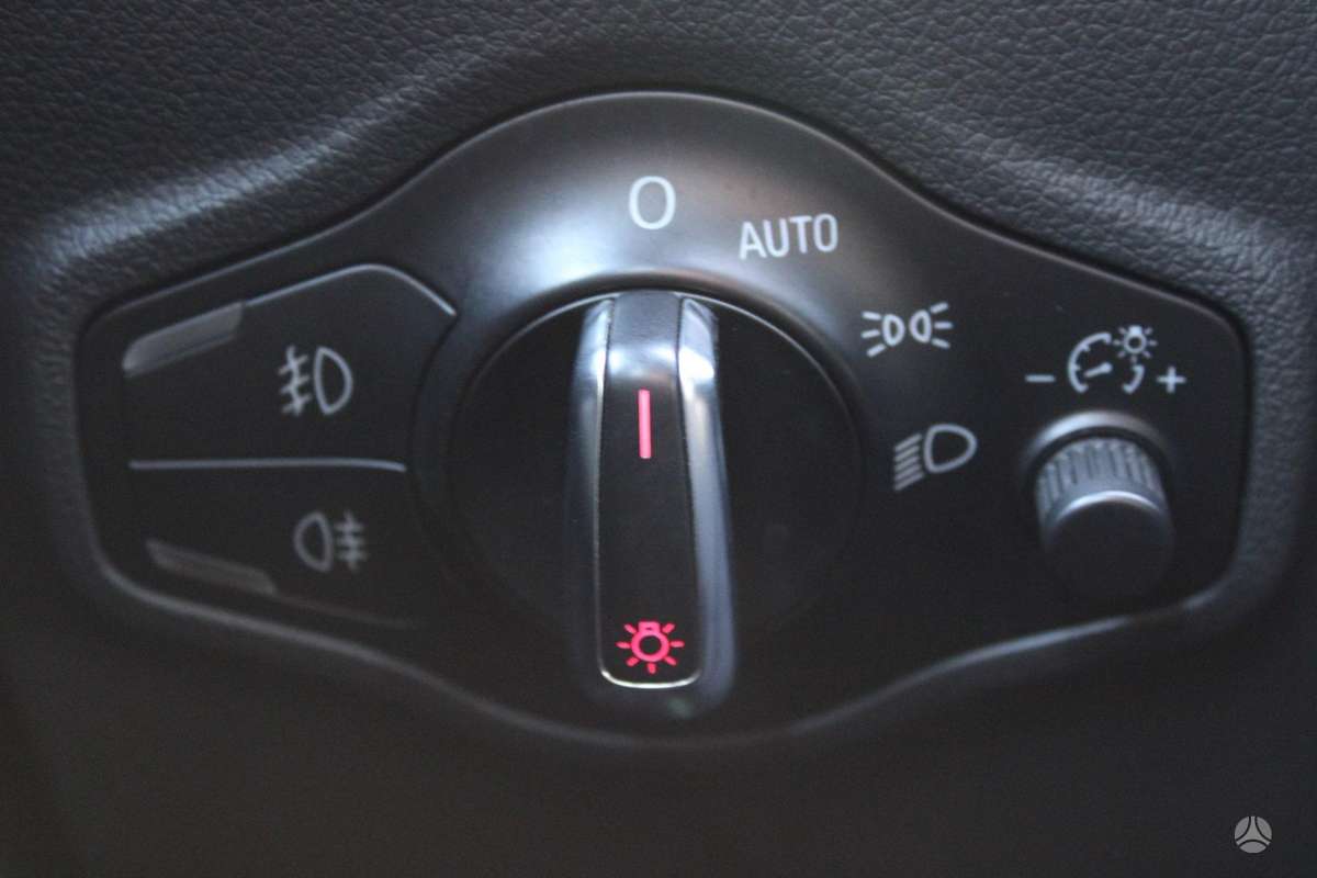 Audi Q5, 2.0 l., off-road / crossover