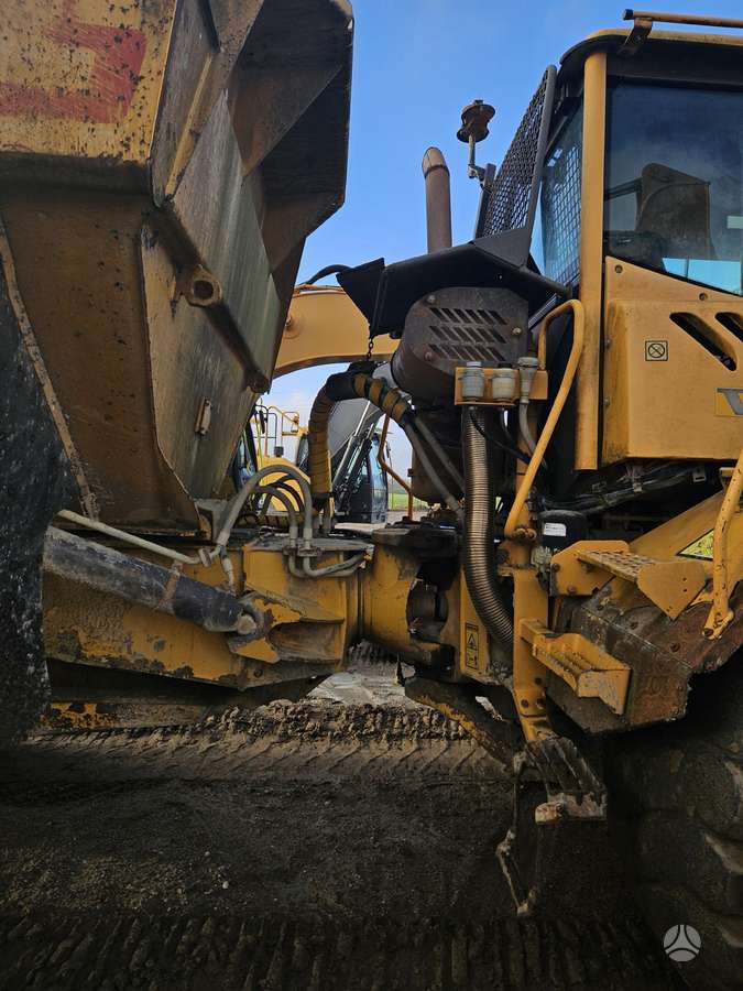 Volvo A30D, pašizgāzēji