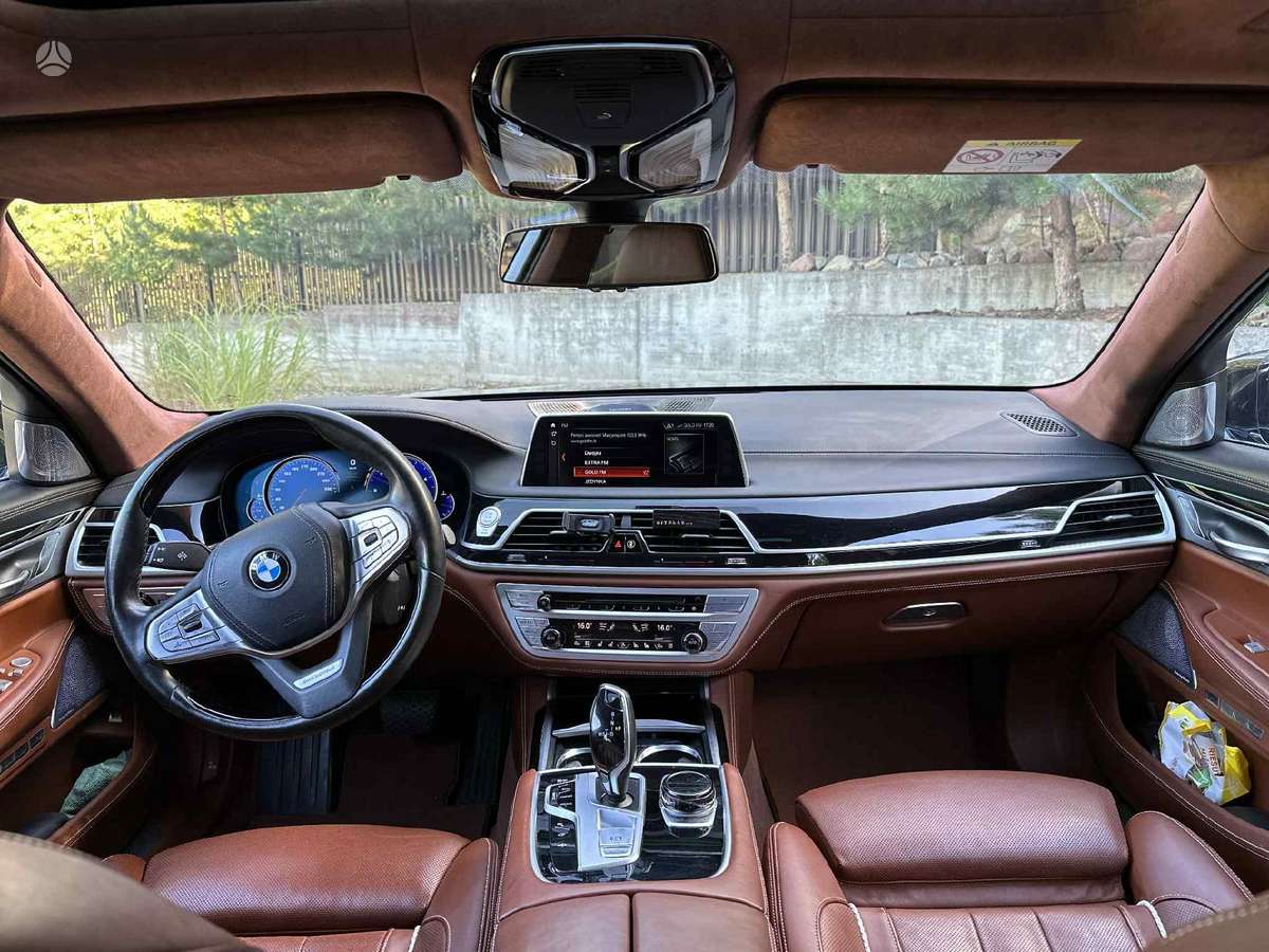 BMW 750, 3.0 l., Седан