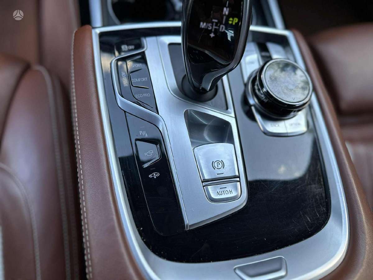 BMW 750, 3.0 l., Седан