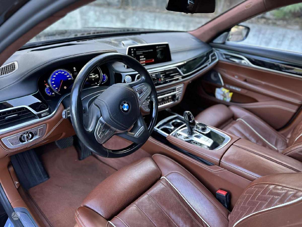 BMW 750, 3.0 l., Седан