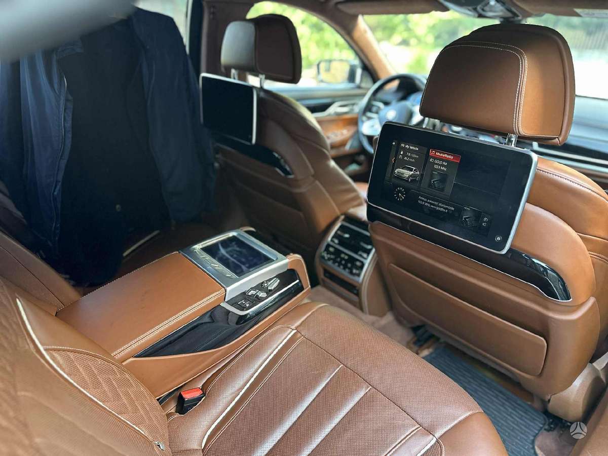 BMW 750, 3.0 l., Седан