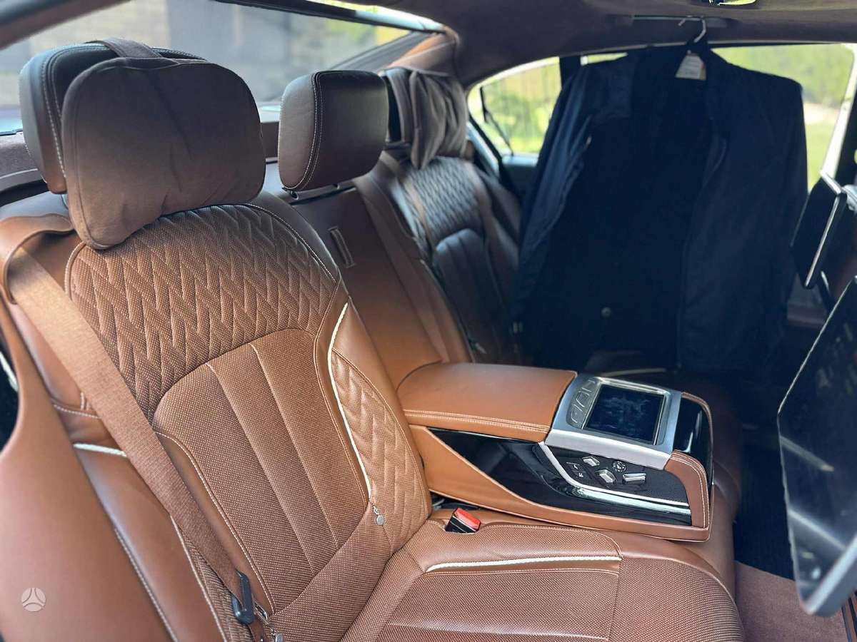 BMW 750, 3.0 l., Седан
