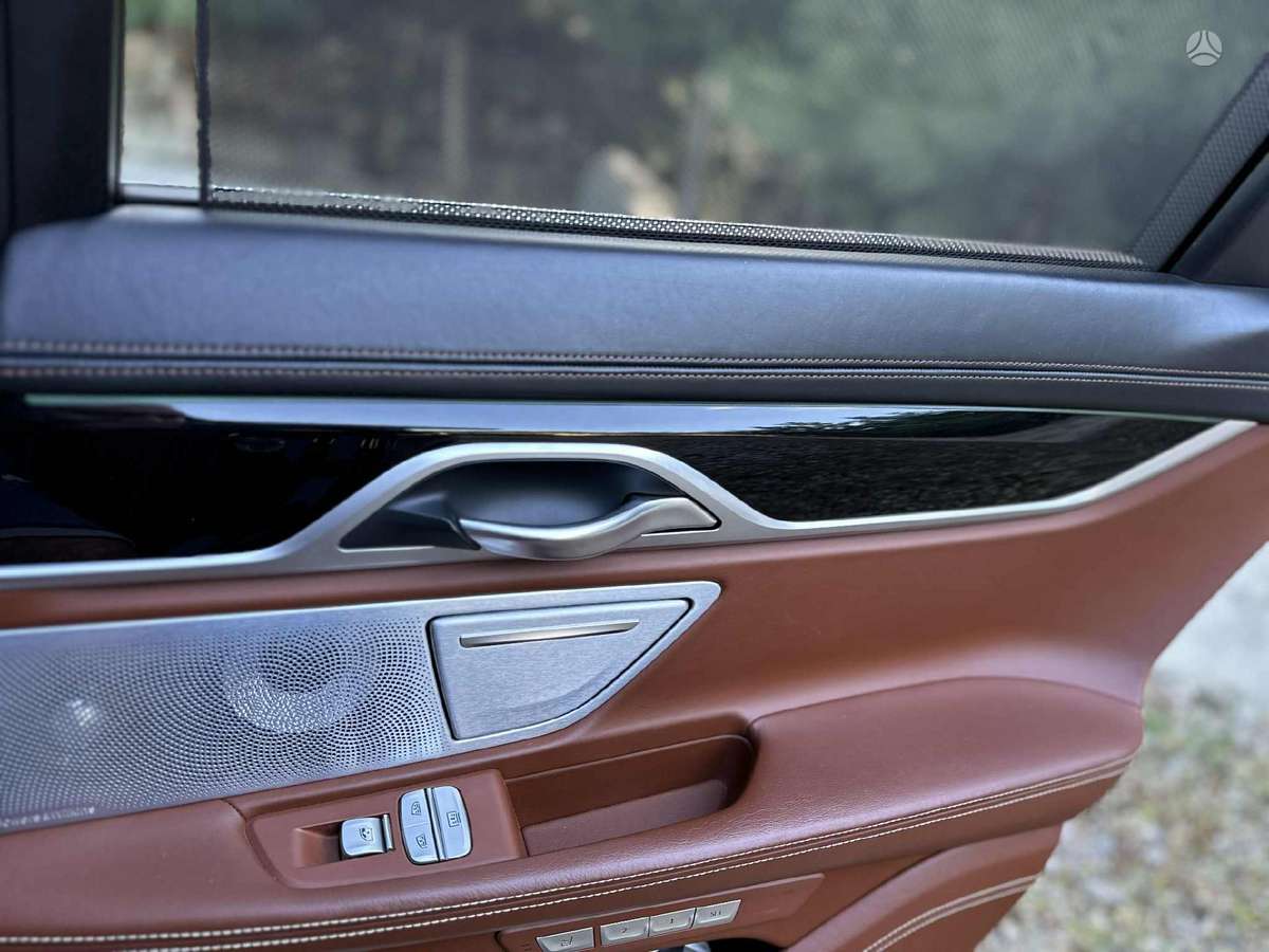 BMW 750, 3.0 l., Седан