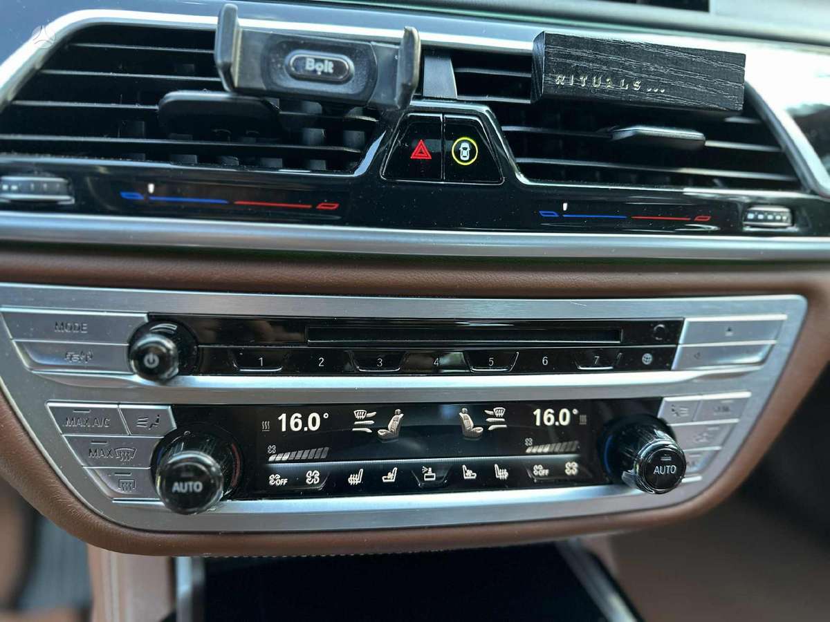 BMW 750, 3.0 l., Седан