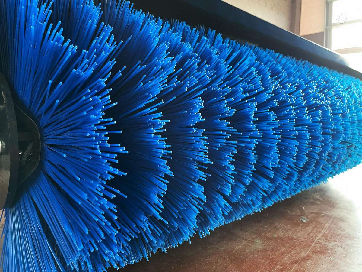-Kita- 72, brooms / brushes