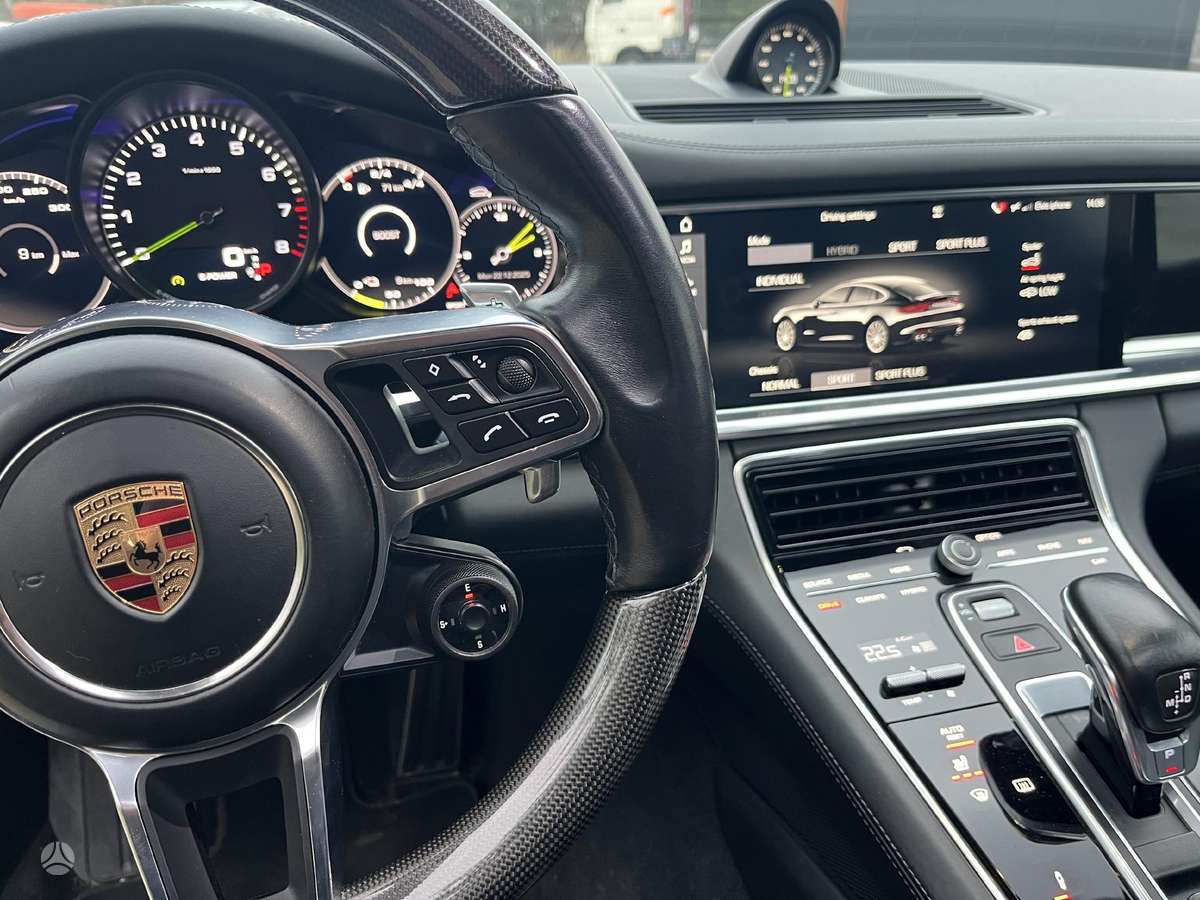 Porsche Panamera - 12