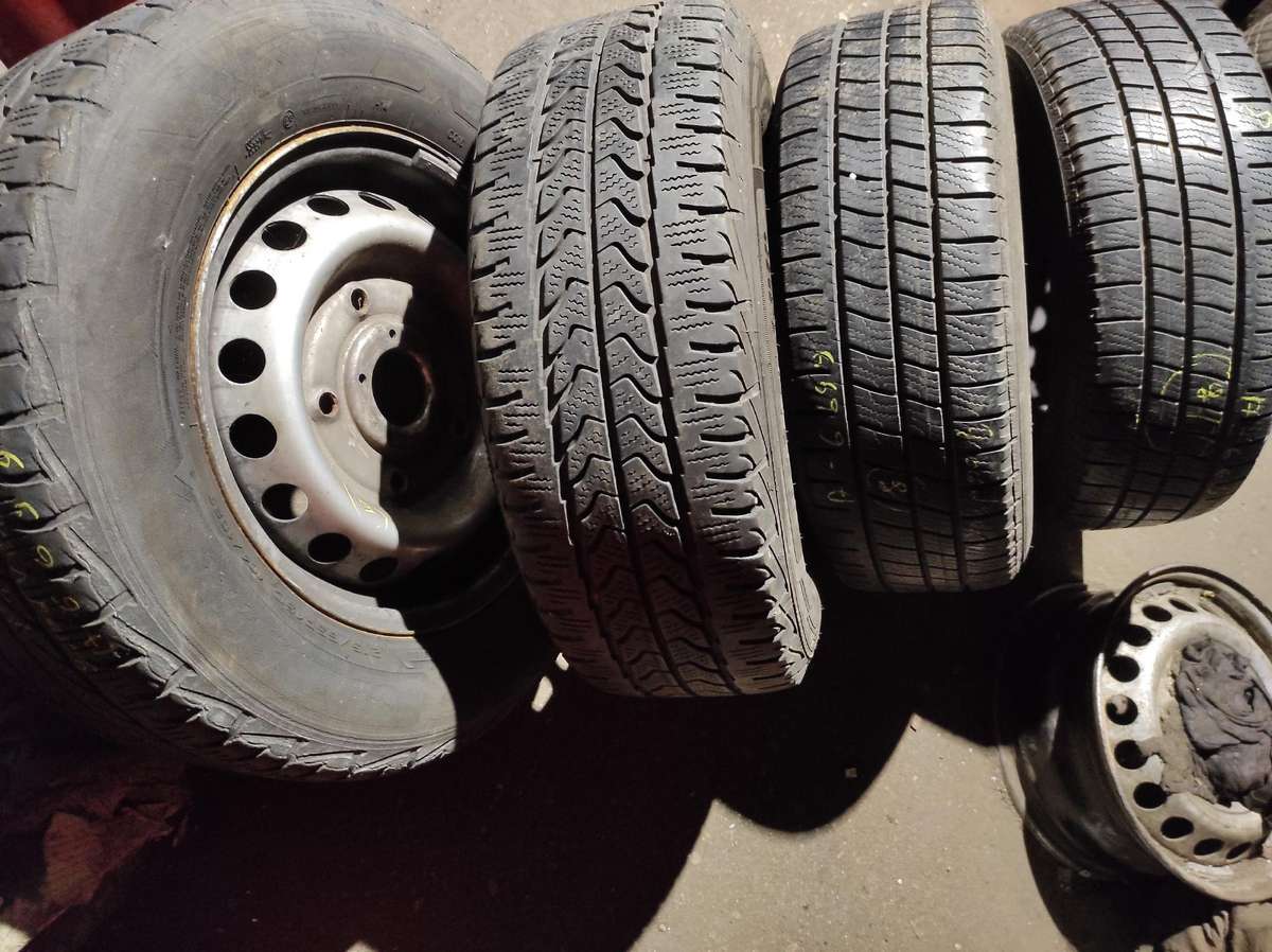 Ford, tērauda apzīmogoti, R15