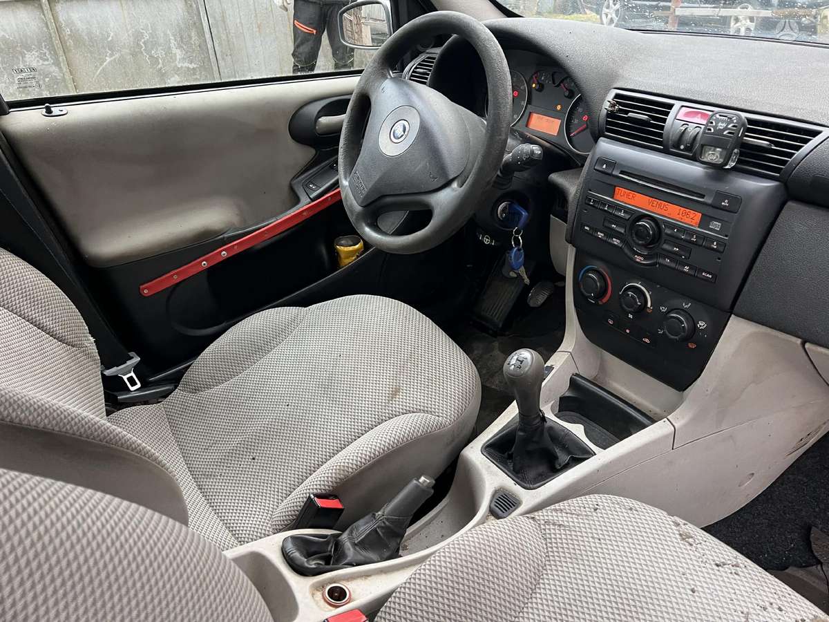 Fiat Stilo dalimis