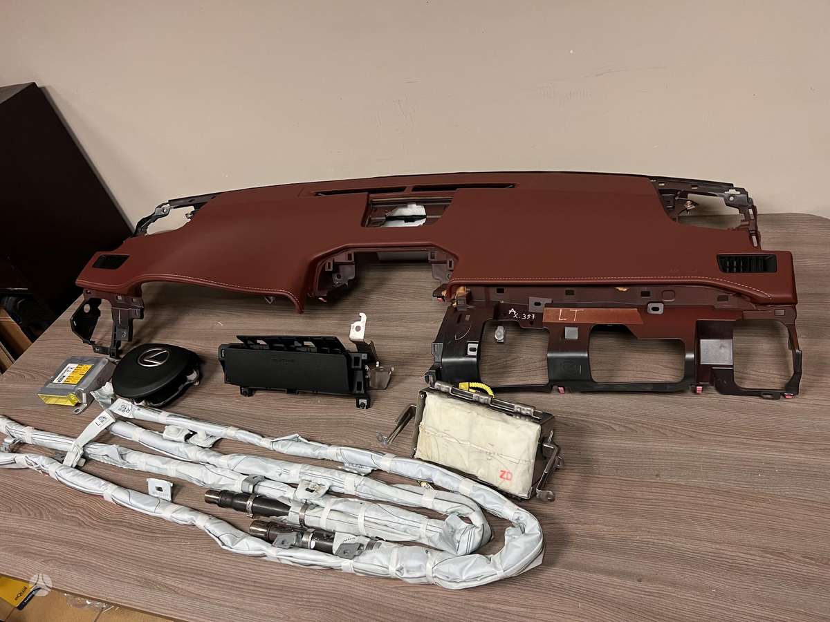 Lexus NX klasė salono detalės