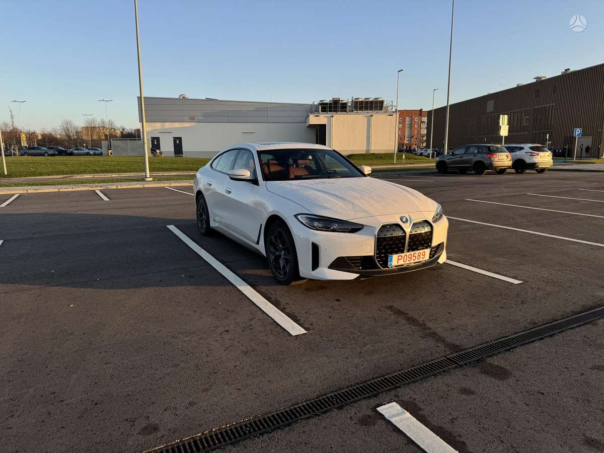 BMW i4, 70 kWh, hatchback