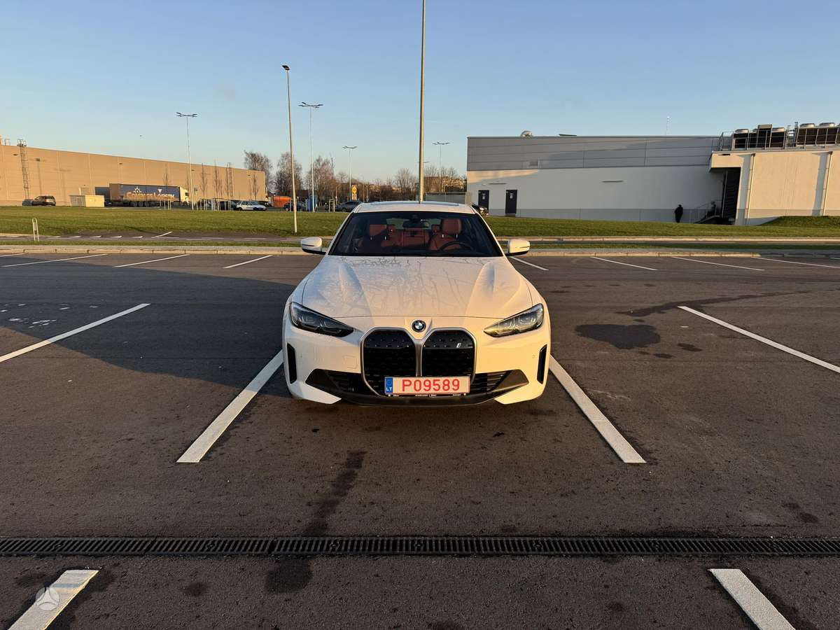 BMW i4, 70 kWh, hatchback