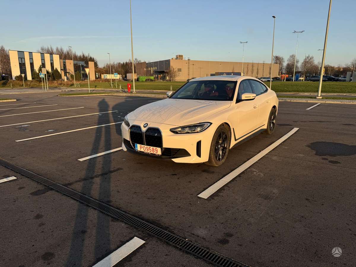 BMW i4, 70 kWh, hatchback