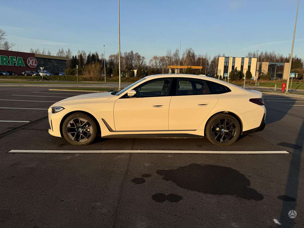 BMW i4, 70 kWh, hatchback