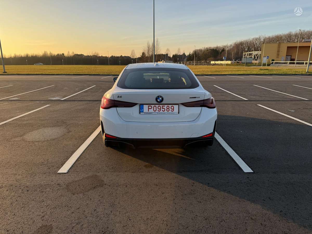 BMW i4, 70 kWh, hatchback