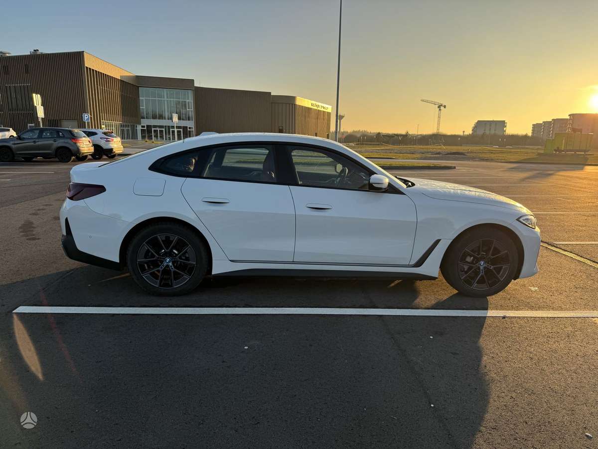 BMW i4, 70 kWh, hatchback
