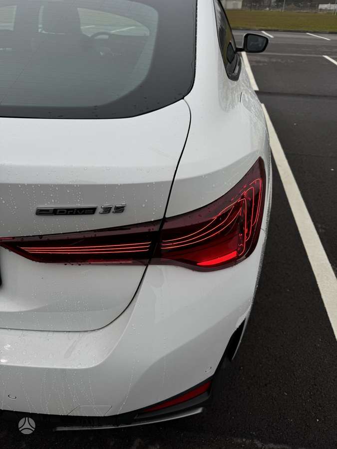 BMW i4, 70 kWh, hatchback