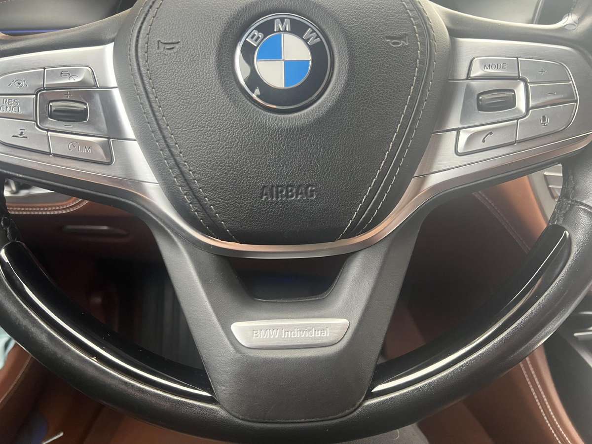 BMW 750, 3.0 l., Седан