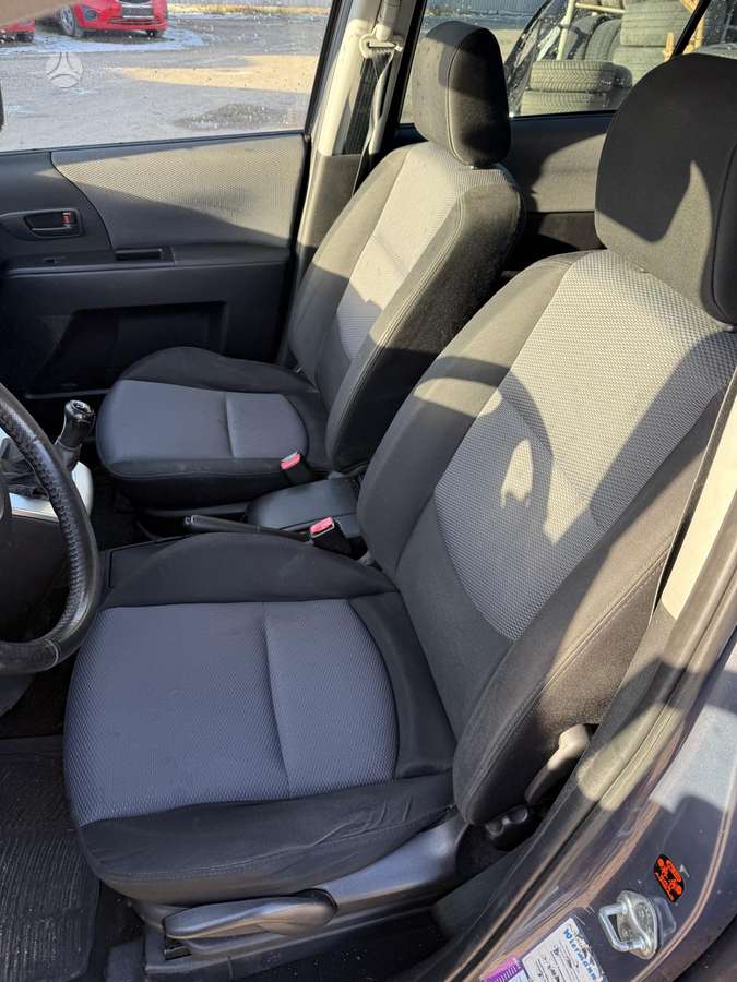 Mazda 5, 2.0 l., Минивэн