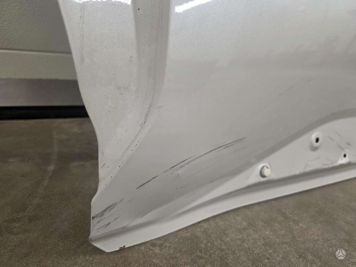 Toyota bZ4X durys, žibintai