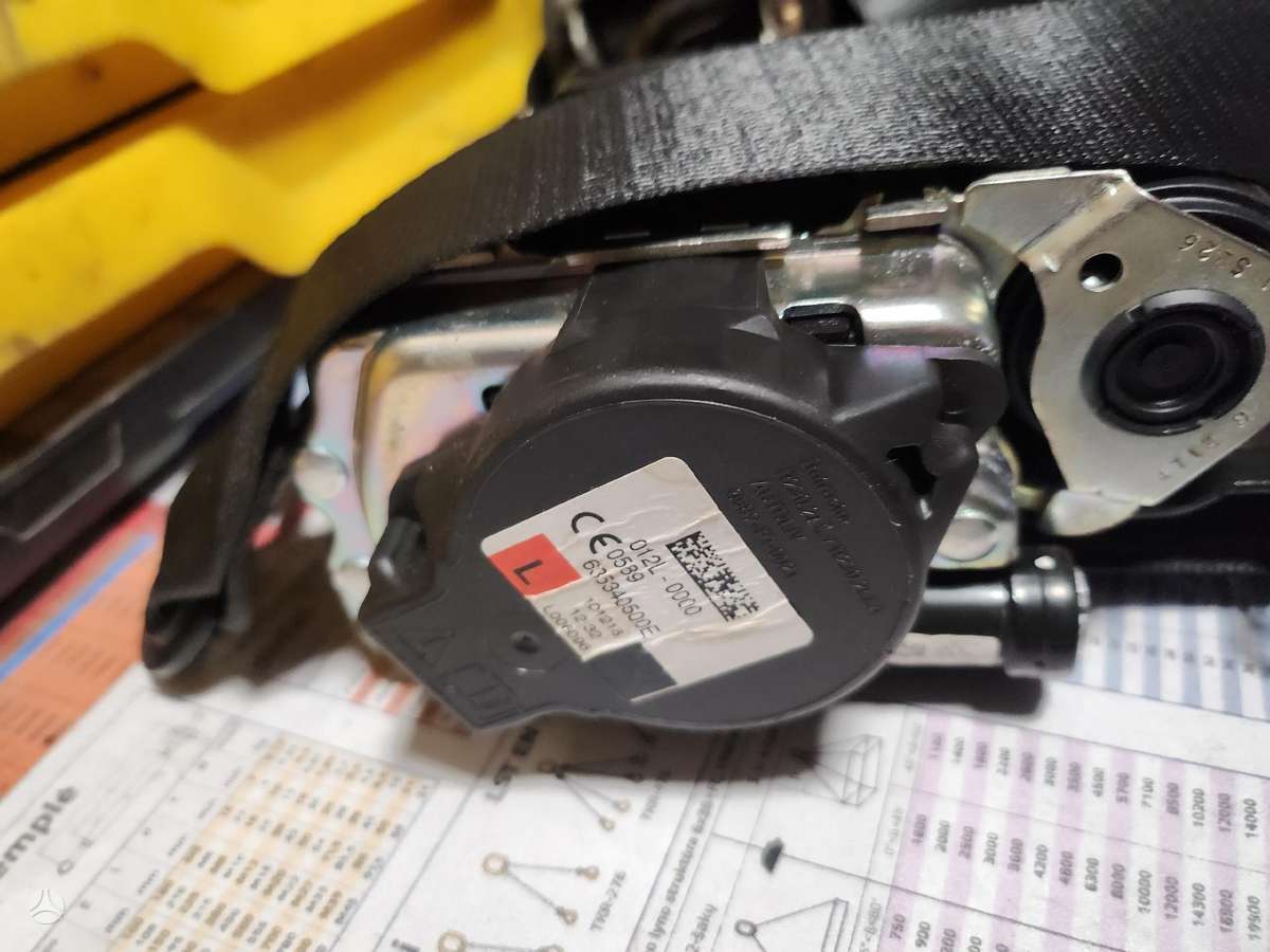 BMW 3 serija salono detalės