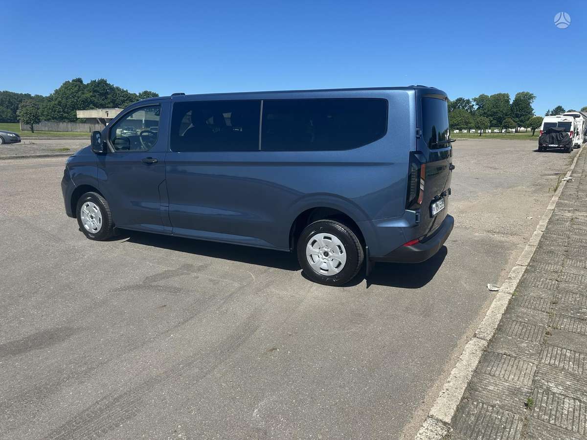 Ford Transit Custom, keleivinis mikroautobusas