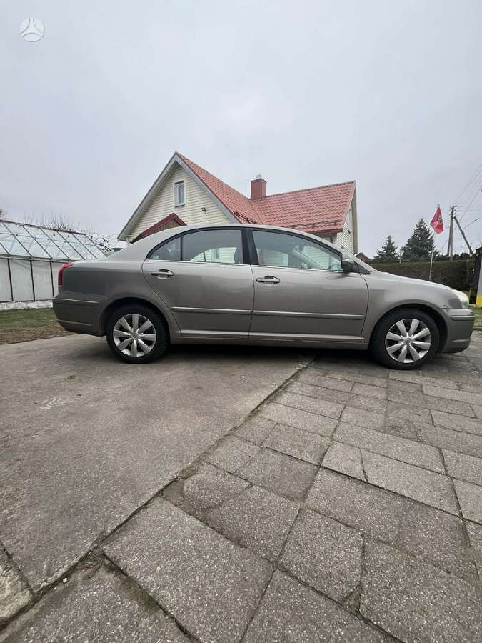 Toyota Avensis - 2