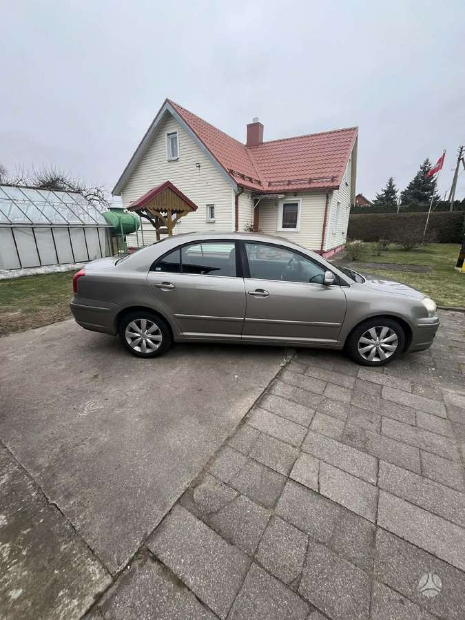 Toyota Avensis - 1